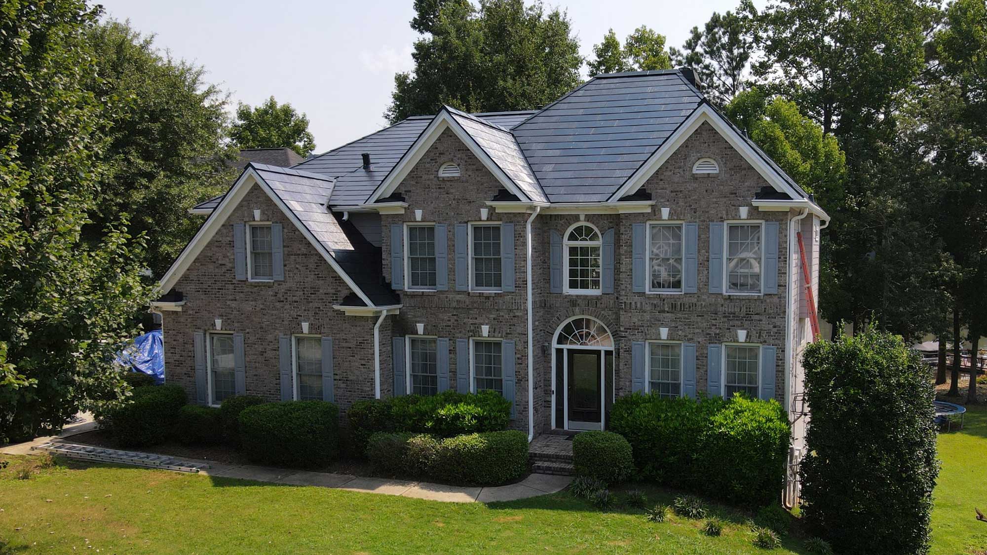 North Atlanta home with a brand new roof installed by KTM Roofing. 